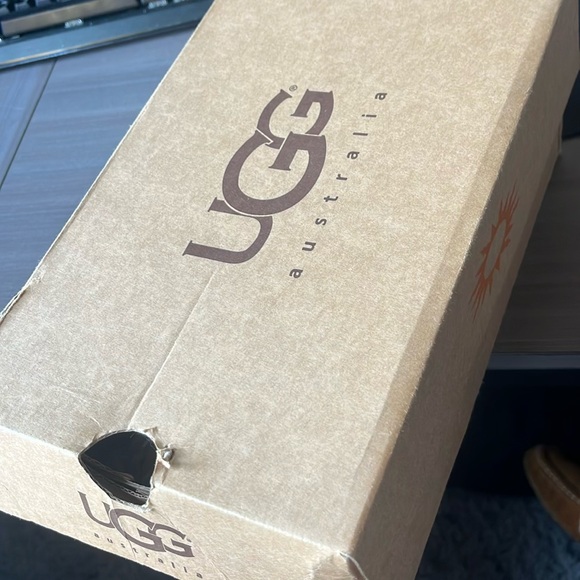 NIB UGGS - Picture 4 of 8